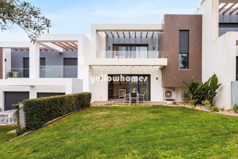 Attached 2-Bedroom Villa with Golf Views in a golf resort near Silves